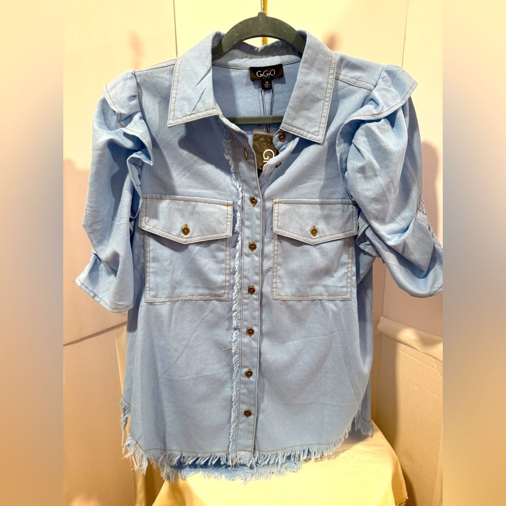 Light chambray blouse with pleated sleeves, fringe bottom & orange topstitch Med